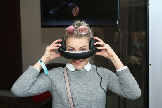 这个不乌龙 史上最便携的AVEGANT VR眼镜亮相奥斯卡