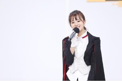 安悦溪PK斗鱼人气主播“帅比在石250” 开启《小鱼星约会》直播综艺首秀