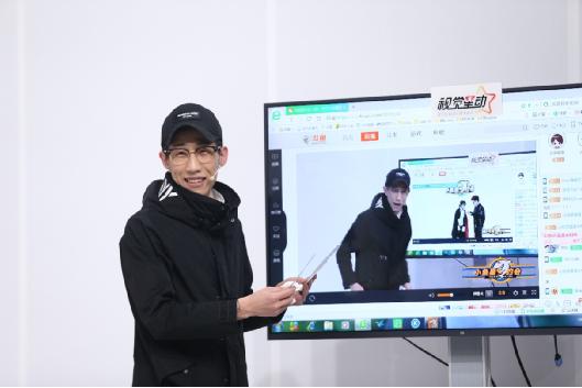 安悦溪PK斗鱼人气主播“帅比在石250” 开启《小鱼星约会》直播综艺首秀