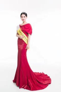 从小龙套演员杨笑到带货主播“小格格”,她只用了一年时间