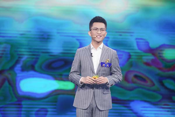 实力比拼!《主持人大赛》12名选手角逐30强最后6个席位