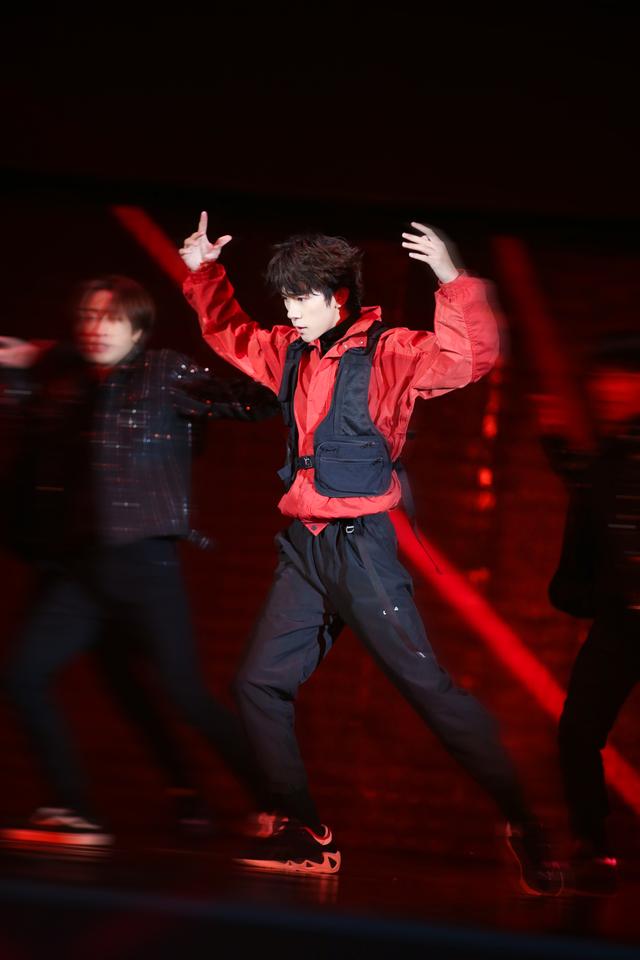 ��Ϊnova6ϵ��5G��Ʒ�������ֳ�����Ϊ�θմ�����ǧ����չ��