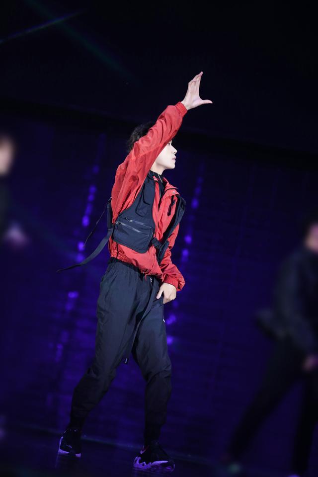 ��Ϊnova6ϵ��5G��Ʒ�������ֳ�����Ϊ�θմ�����ǧ����չ��