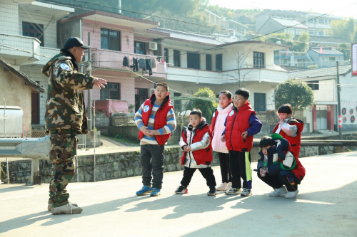 系列教育纪实片《变形记》 在浙江绍兴柯桥上王村开机