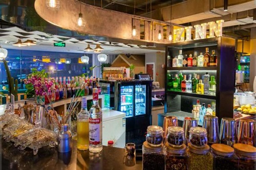 �˺����˵������䣬������һ���ƣ�Ʈ�㵽���ݡ�