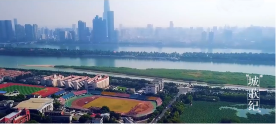 写歌传情的男同学后来怎样了?酷狗《城歌纪》简弘亦倾述校园记忆