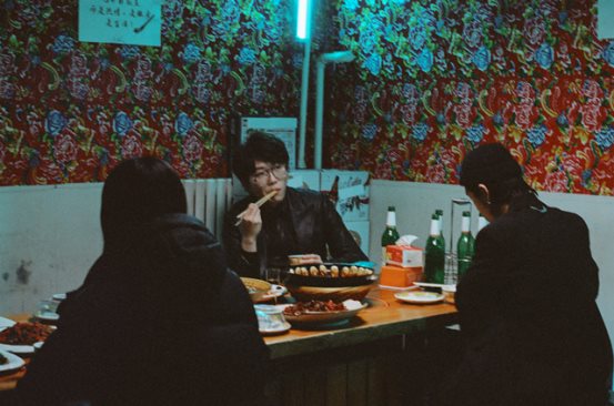 酷狗首发毛不易《水乡》MV,经典复刻更添淡淡愁绪