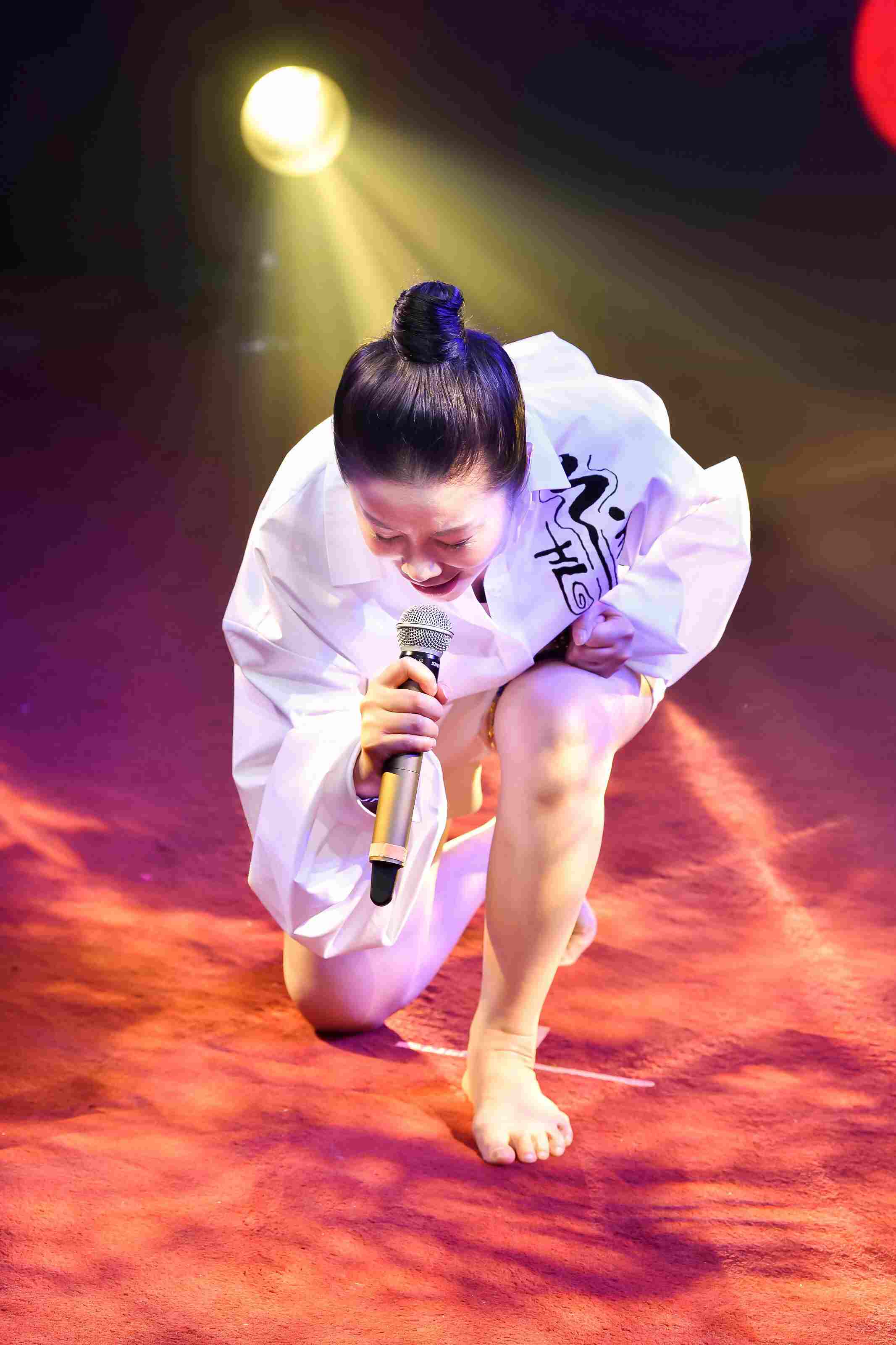 《雨花石》原唱李雨儿 举办入驻快手百日公益活动