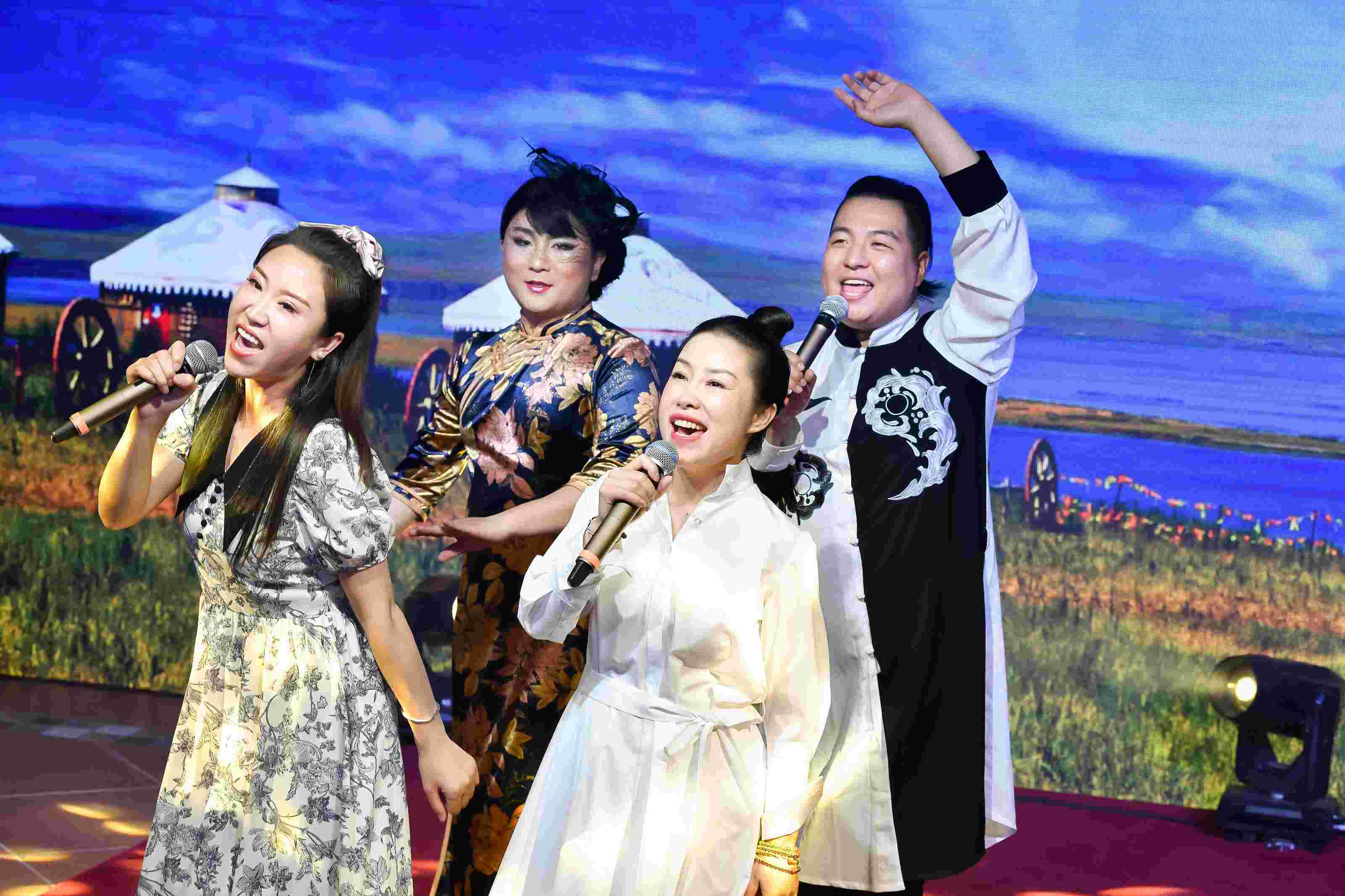 《雨花石》原唱李雨儿 举办入驻快手百日公益活动