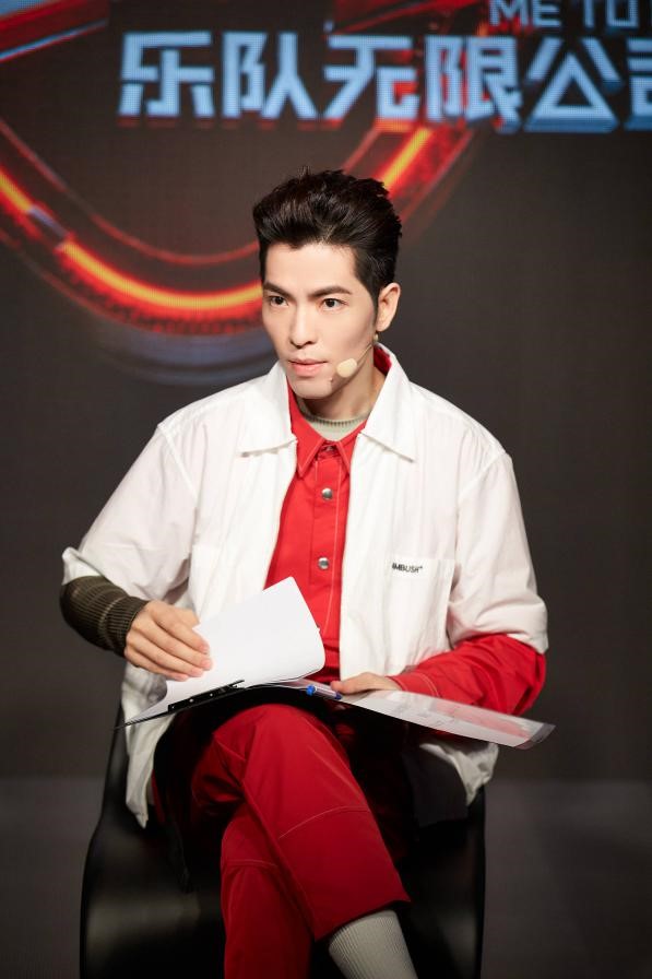 《我们的乐队》萧敬腾走心点评 技术总监频频爆灯