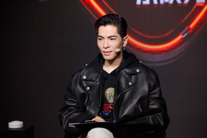 《我们的乐队》萧敬腾走心点评 技术总监频频爆灯