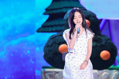 谭松韵原创单曲《我在》温柔上线 诉说陪伴的力量