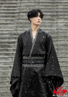 张艺兴全新专辑《莲》正式发售,达成酷狗三金唱片认证