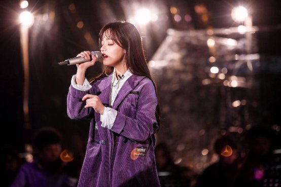 酷狗音乐人强势发声,黄霄云全新单曲《四季与你》点亮星曜计划