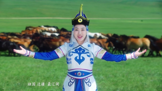 歌手肖洋早年歌曲《心中的歌唱》花絮曝光 驰骋草原放声歌唱