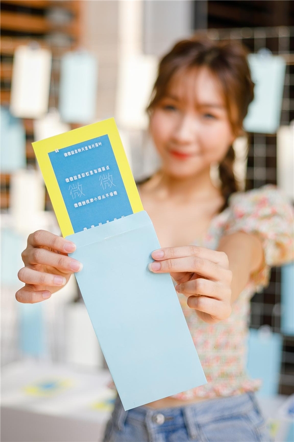 �ṷ����Я��lululemon�����컷�ꡢW�Ƶ�,һ���ɶԿ�������һ��Ӿ��party