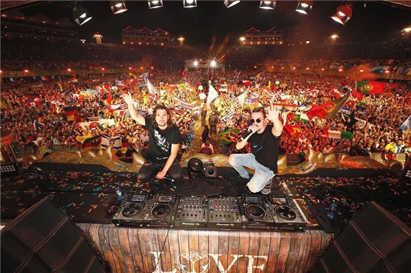 �ٴ�DJ����ʱ�ֵܵ�ȼ��ɫ���������ݳ��ᣬ������Ϯ��