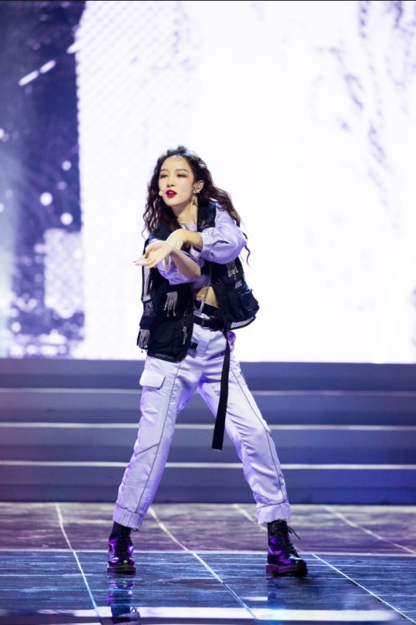 《乘风破浪的姐姐》复活换位战万茜表现惊艳,到酷狗为姐姐护航