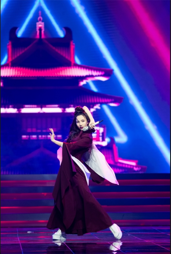 《乘风破浪的姐姐》复活换位战万茜表现惊艳,到酷狗为姐姐护航