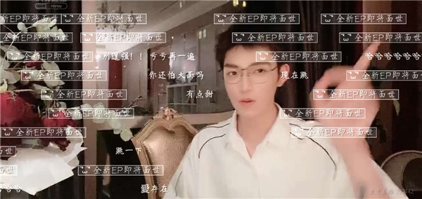 周士原做客《听见大牌》化身中华小曲库 钢琴弹唱上演纯音乐大赏!