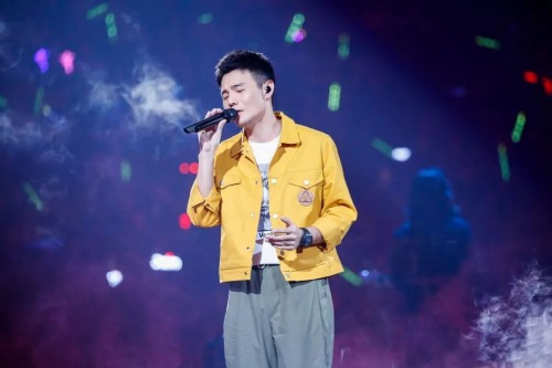 追光者——李荣浩,官宣担任百丽国际集团代言人