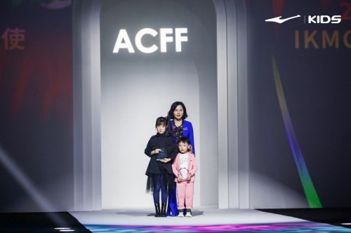 “全能少女”森碟携手尔克儿童，上海时装周约你“一起玩真的”