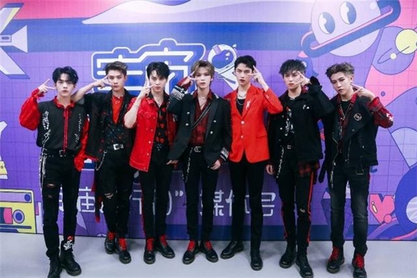 舒客代言人S.K.Y天空少年亮相《宇宙打歌中心》 尽显青春风采