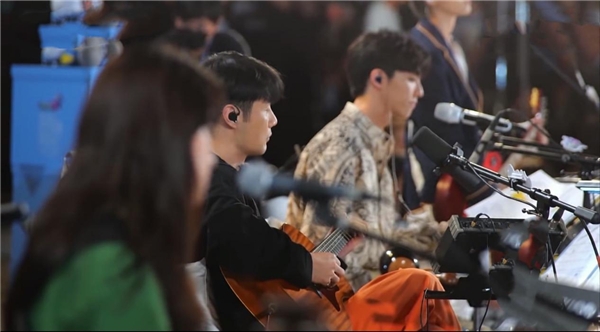 欧阳娜娜陈立农合作演绎《想见你》超甜情歌,音频上线酷狗