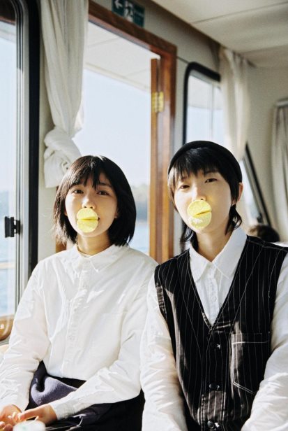 唱作组合房东的猫献唱电影《白发魔女外传》插曲《送一朵愧疚的花》上线