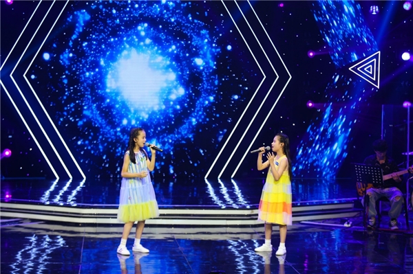 《新声有范》合唱赛直击心灵 学员演绎邓紫棋代表作获导师好评