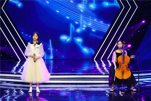 《新声有范》合唱赛直击心灵 学员演绎邓紫棋代表作获导师好评