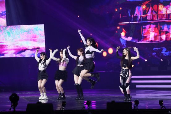 张靓颖邓紫棋炸裂神武4咪咕汇 蔡徐坤再现金色海洋实力压轴