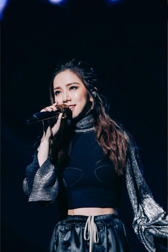 张靓颖邓紫棋炸裂神武4咪咕汇 蔡徐坤再现金色海洋实力压轴