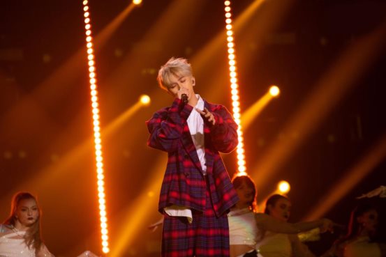 张靓颖邓紫棋炸裂神武4咪咕汇 蔡徐坤再现金色海洋实力压轴