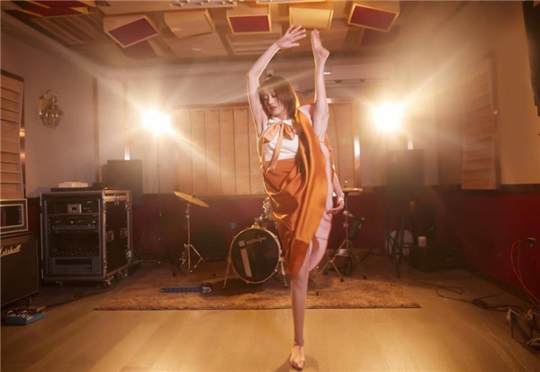 新锐歌手唱响爱情漩涡里的那个"我”