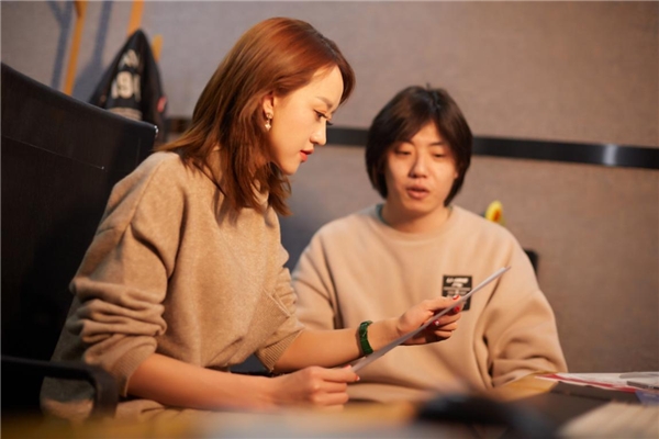 新锐歌手唱响爱情漩涡里的那个"我”