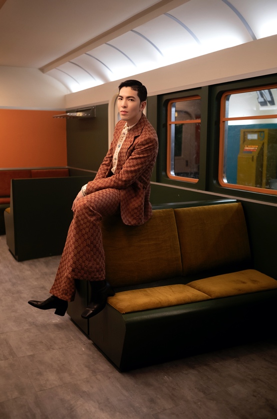 「全能歌王」萧敬腾 为 「韩国首席型男乐团CNBLUE主唱」郑容和加持全新单曲《禁爱条款》