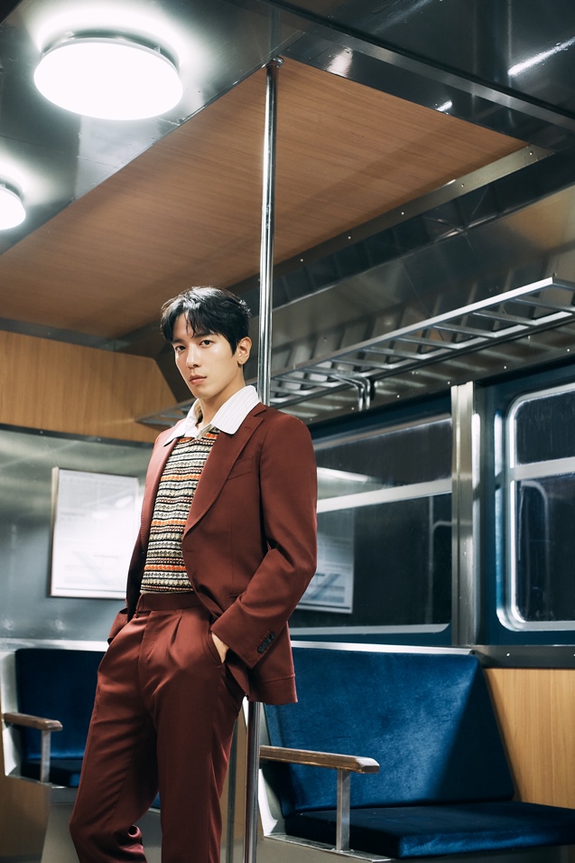 「全能歌王」萧敬腾 为 「韩国首席型男乐团CNBLUE主唱」郑容和加持全新单曲《禁爱条款》