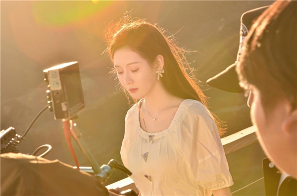 苏小酥悲伤情歌《作家》将全网发行 粉丝喊话:期待值拉爆!