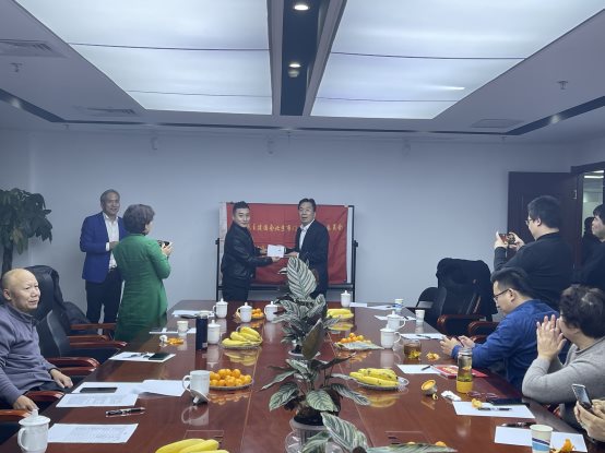 �и����質�����������й������������Ա