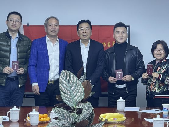 �и����質�����������й������������Ա