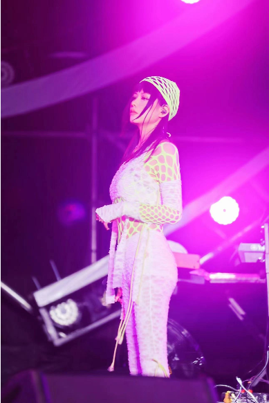 1655005690925184.png 首届WAVE浪潮音乐节圆满收官 十组音乐人豪华阵容倾力呈现八小时视听盛宴