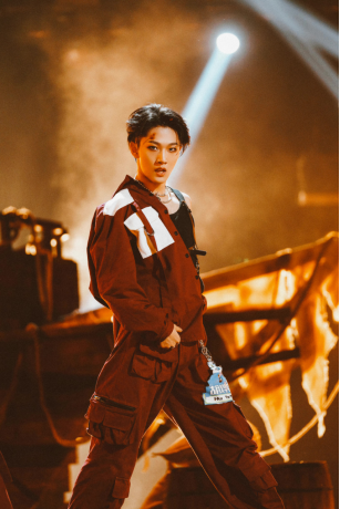 image.png 胡烨韬登陆《酷狗首唱会》,唱聊互动一起狂欢云庆生