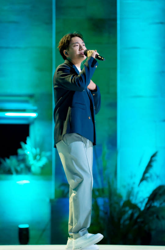 海来阿木《围炉音乐会》连唱十首歌曲 民谣歌者轻诉逐梦人生