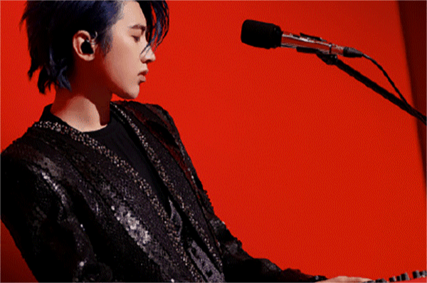 1677551935464907.gif 由蔡徐坤策展的首个线上艺术Live,碰撞出音乐营销新想象