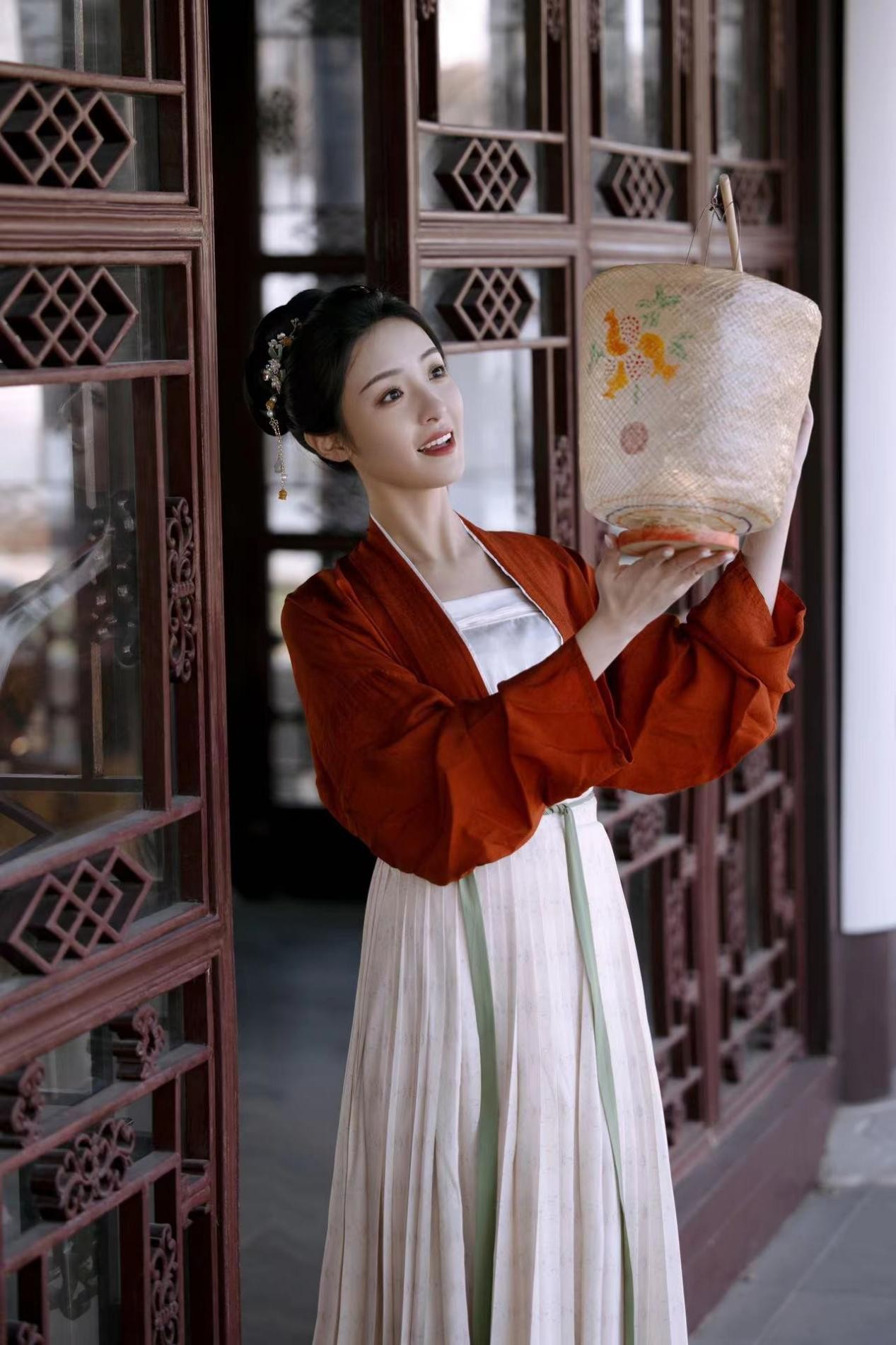 不输王楚然的古典美人 孙嘉琪古装扮相风华绝代