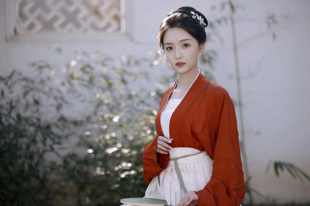 不输王楚然的古典美人 孙嘉琪古装扮相风华绝代