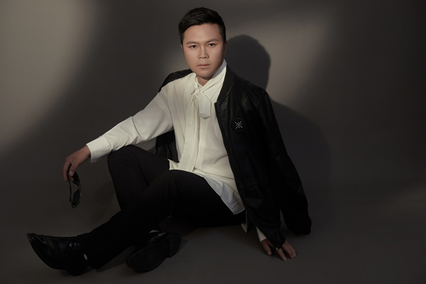 歌手朱习爱个人写真照片