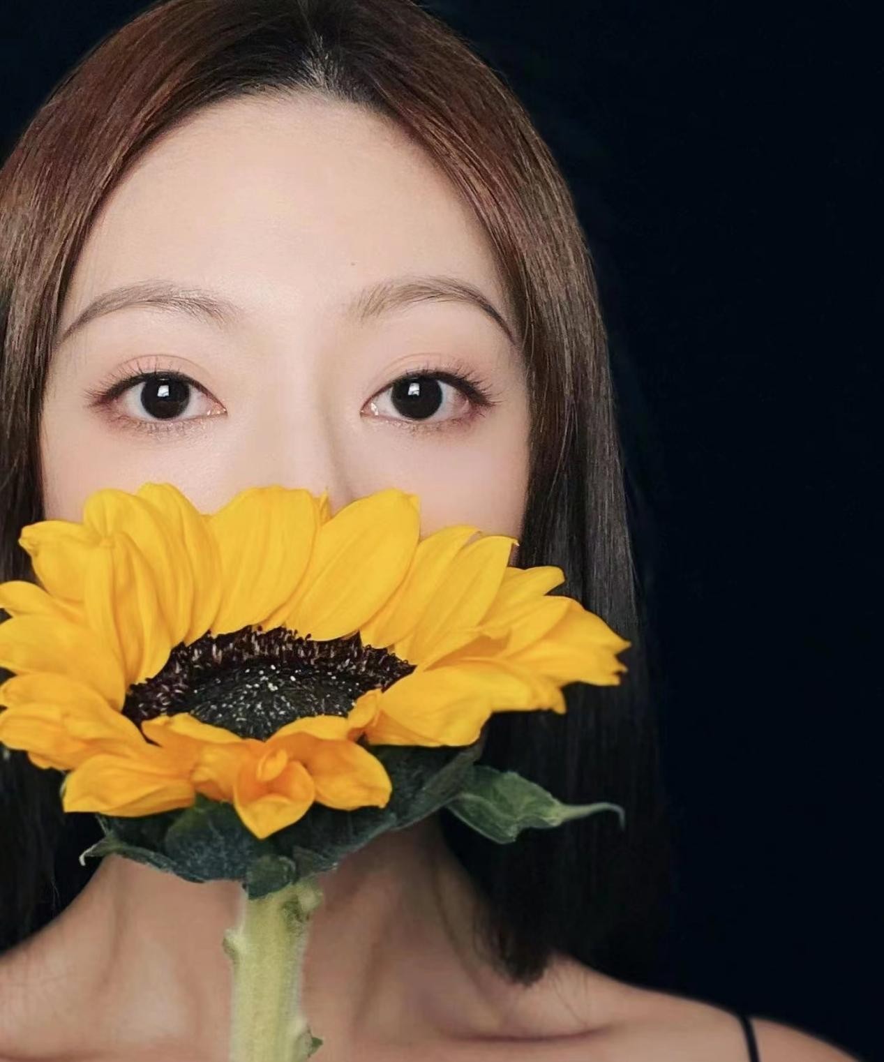 《为你逆光而来》热播 余玥大女主千金妆容吸睛