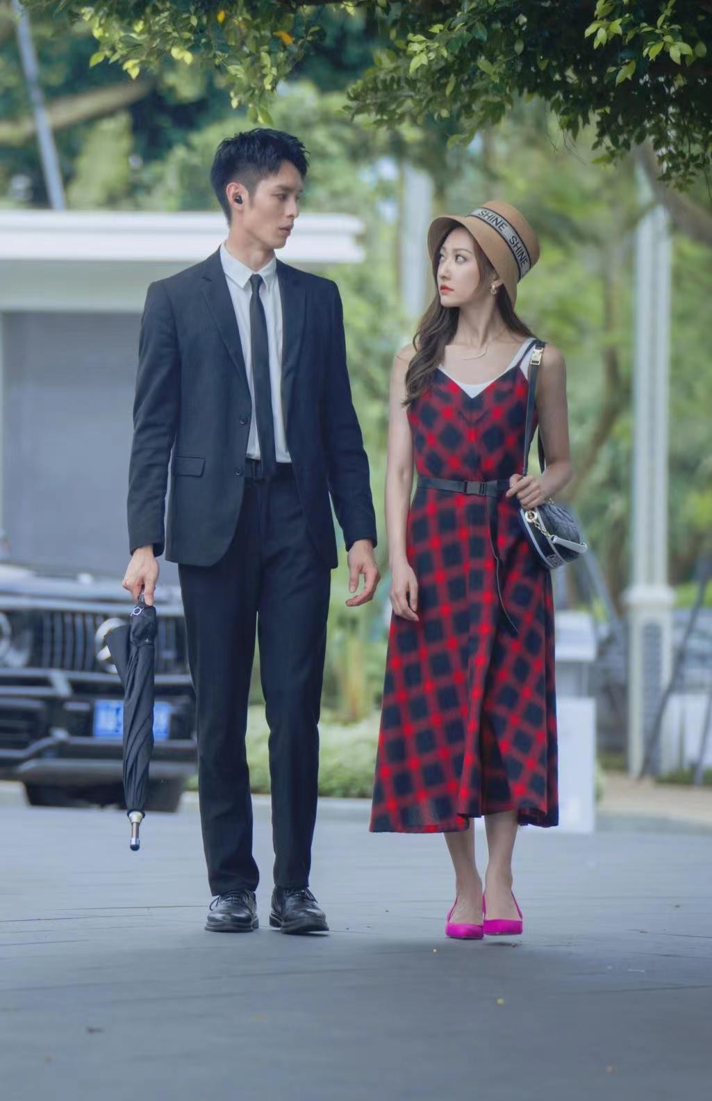 《为你逆光而来》庆功派对 余玥现场演绎双面姐妹花